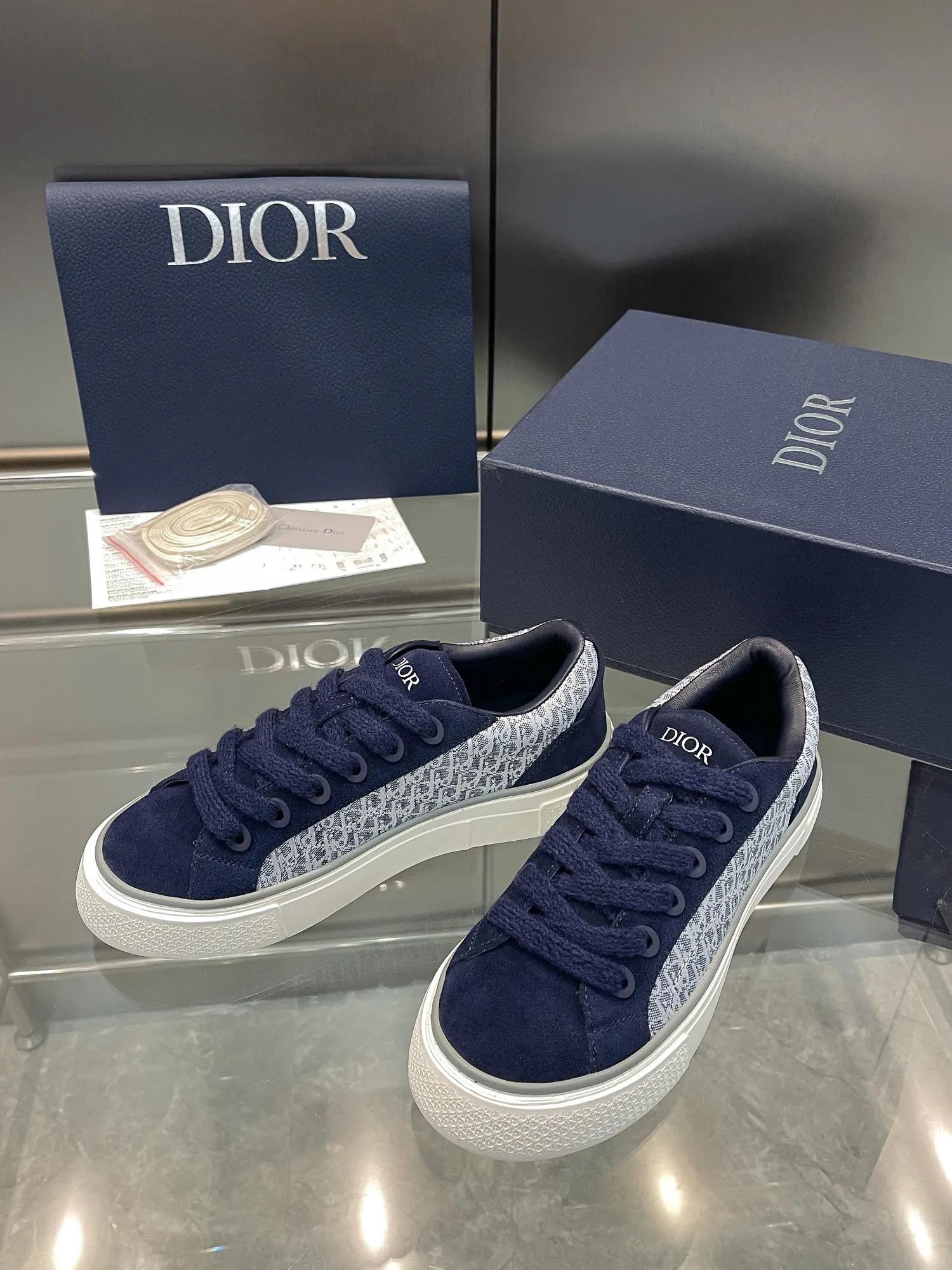 👟👟Ex-factory price 600👟👟 Dior 2023 autumn and winter haute couture series new CD jelly color couple flat casual shoes Dior Size: Female size 35-42 (41.42 customized, non-refundable) / Male size 38-46 (38.46 customized, non-refundable)